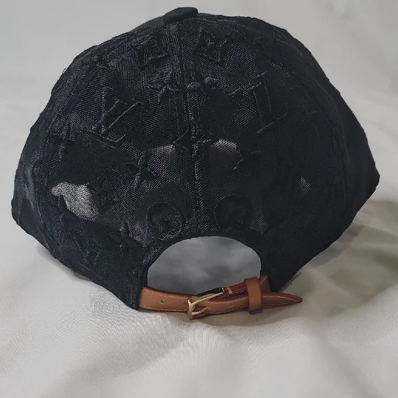 Louis Vuitton Elegant Black Cap - Picture 3 of 6